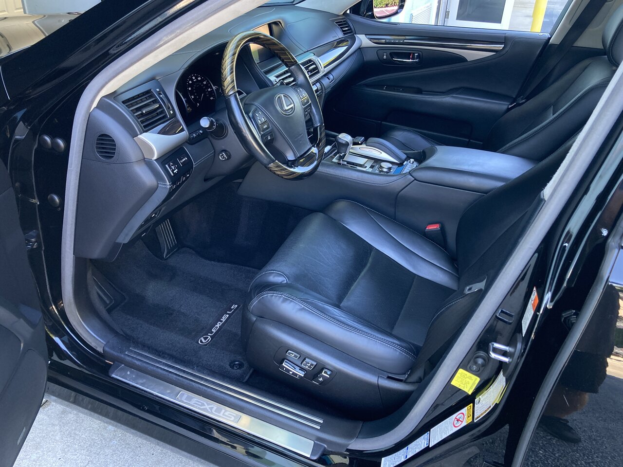 2016 Lexus LS 600h L   - Photo 15 - Stuart, FL 34997