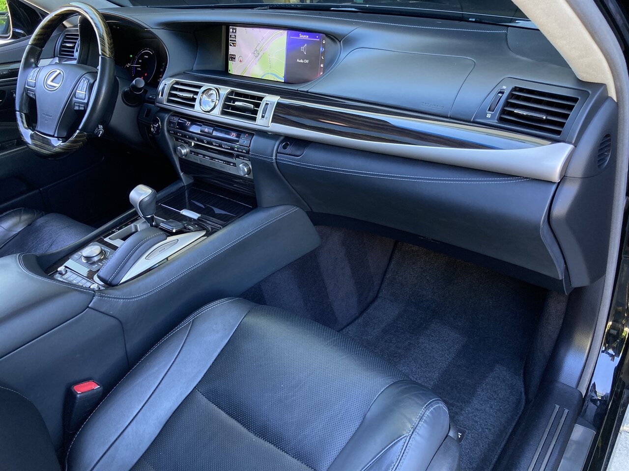 2016 Lexus LS 600h L   - Photo 27 - Stuart, FL 34997
