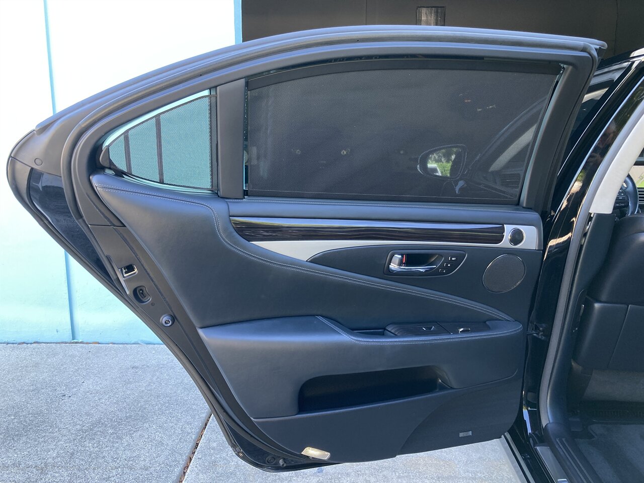 2016 Lexus LS 600h L   - Photo 48 - Stuart, FL 34997