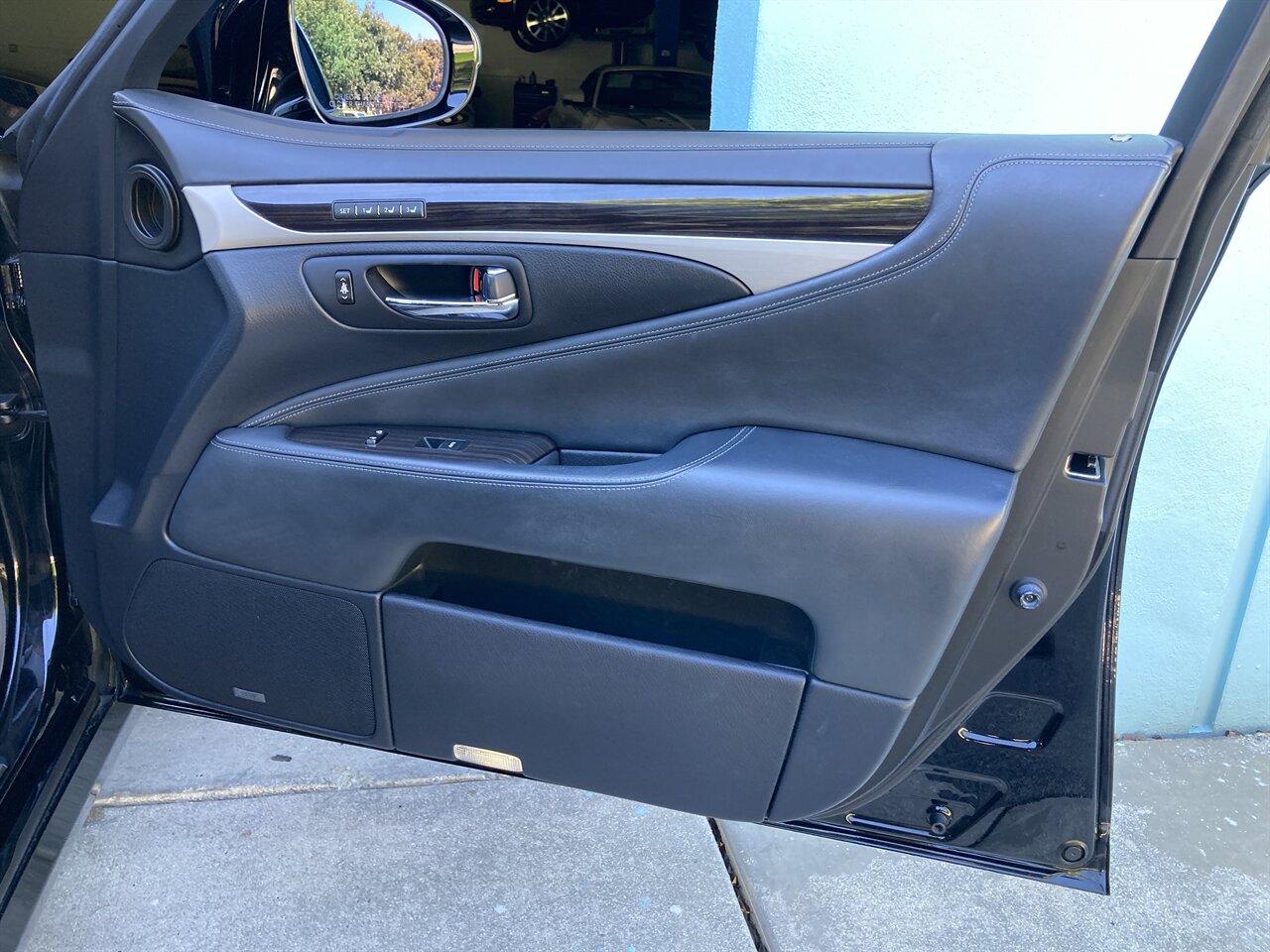 2016 Lexus LS 600h L   - Photo 45 - Stuart, FL 34997