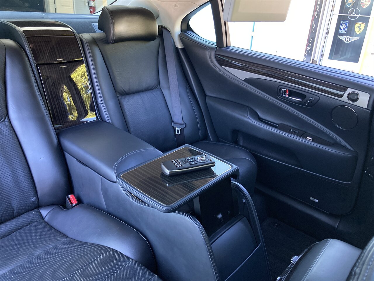 2016 Lexus LS 600h L   - Photo 20 - Stuart, FL 34997
