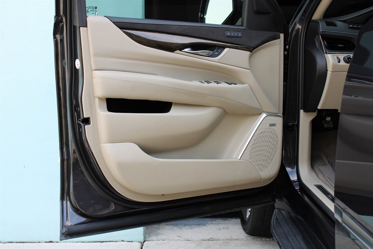 2018 Cadillac Escalade Luxury   - Photo 33 - Stuart, FL 34997