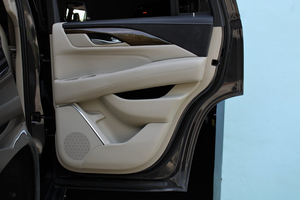 2018 Cadillac Escalade Luxury   - Photo 36 - Stuart, FL 34997