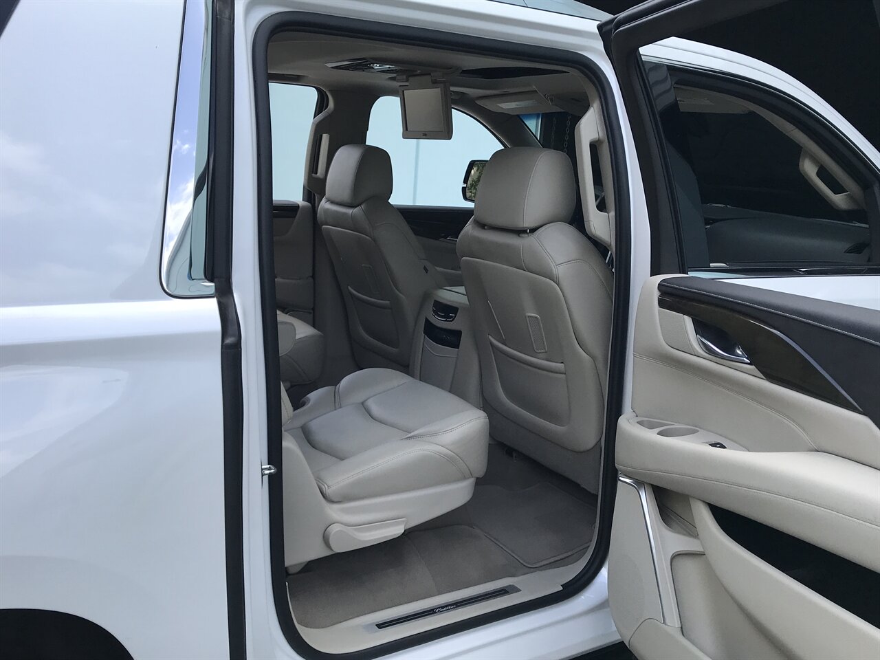 2019 Cadillac Escalade ESV Luxury   - Photo 32 - Stuart, FL 34997