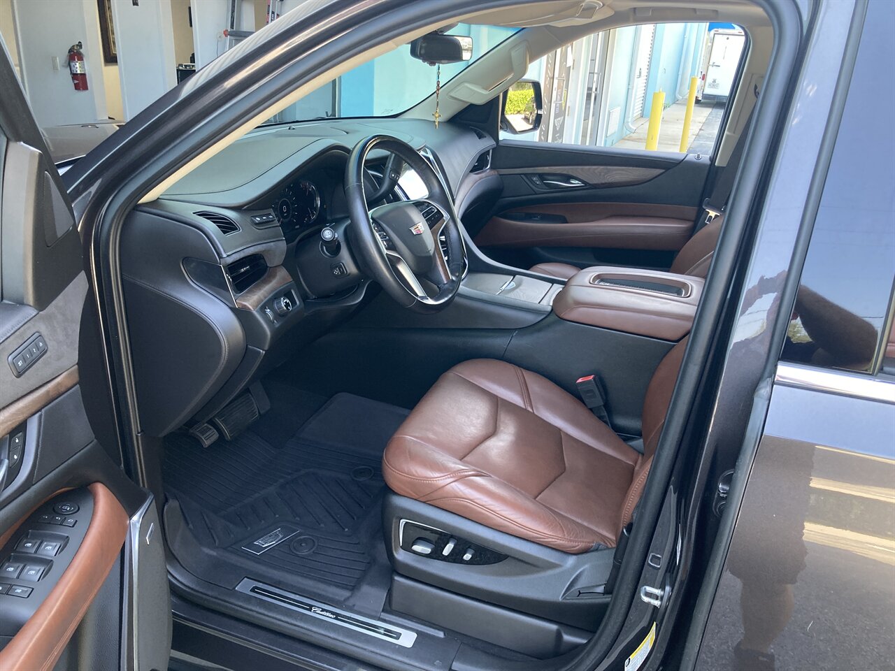 2018 Cadillac Escalade Luxury - Photo 14 - Stuart, FL 34997