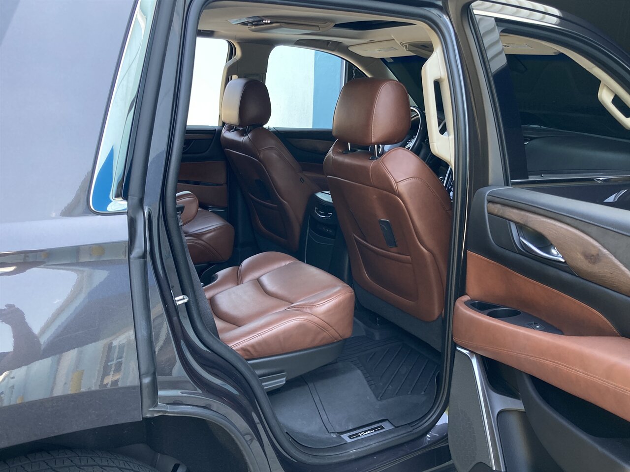 2018 Cadillac Escalade Luxury - Photo 20 - Stuart, FL 34997