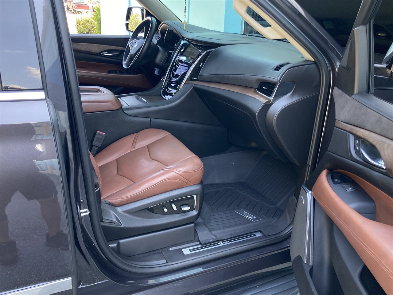 2018 Cadillac Escalade Luxury - Photo 23 - Stuart, FL 34997