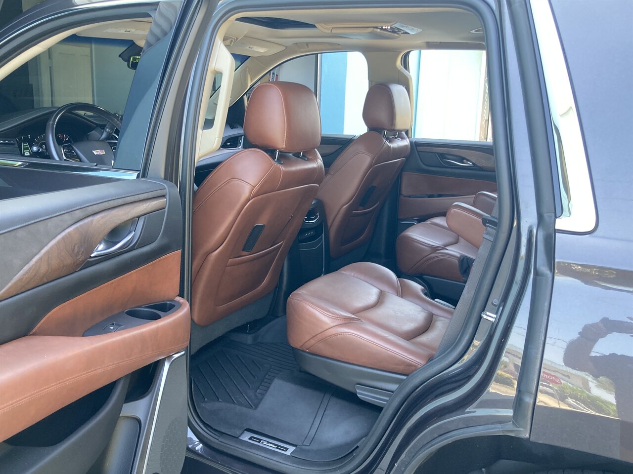 2018 Cadillac Escalade Luxury - Photo 16 - Stuart, FL 34997