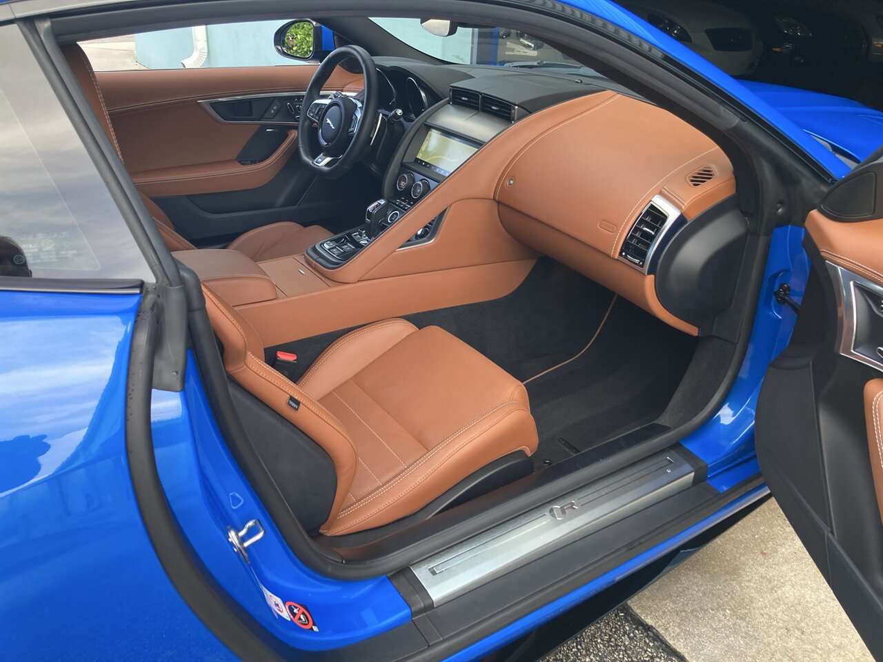 2019 Jaguar F-TYPE R - Photo 17 - Stuart, FL 34997