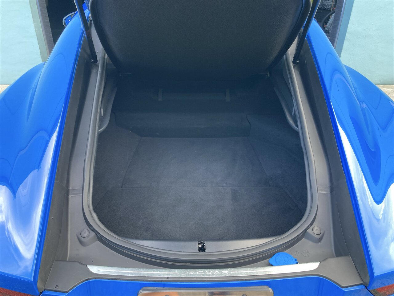 2019 Jaguar F-TYPE R - Photo 32 - Stuart, FL 34997