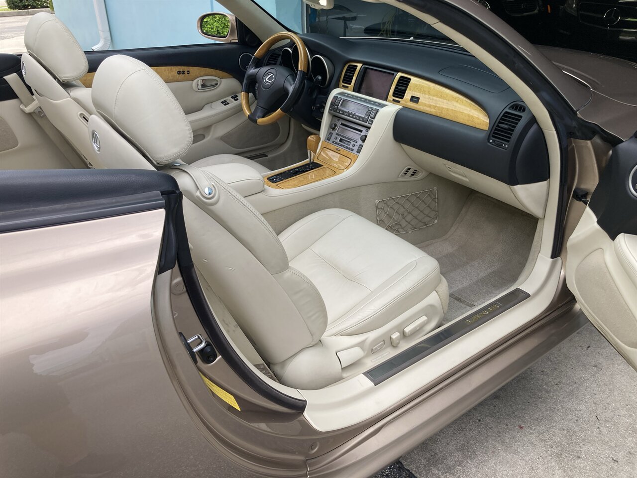 2005 Lexus SC 430   - Photo 17 - Stuart, FL 34997