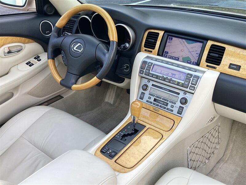 2005 Lexus SC 430  