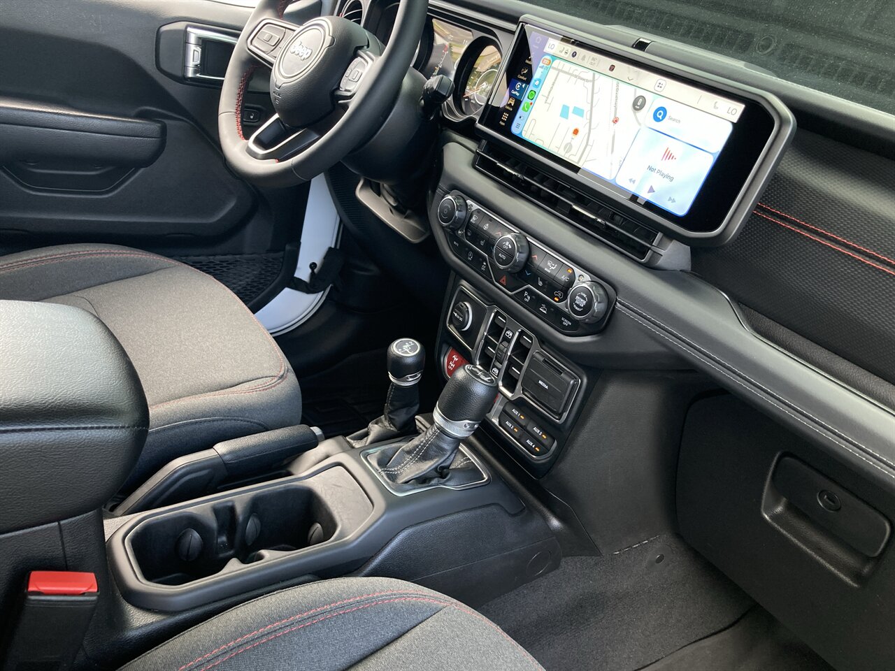 2024 Jeep Wrangler Rubicon   - Photo 32 - Stuart, FL 34997