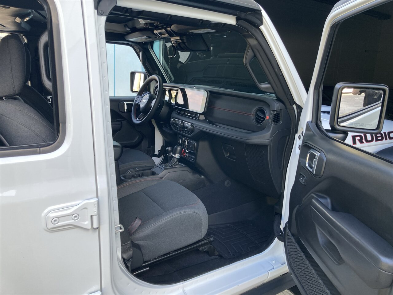 2024 Jeep Wrangler Rubicon   - Photo 21 - Stuart, FL 34997