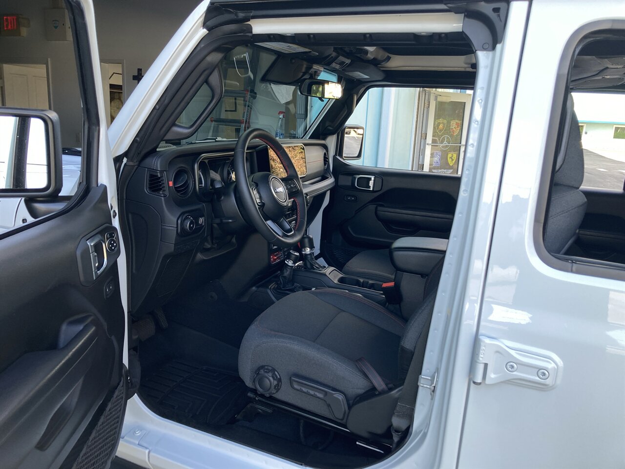 2024 Jeep Wrangler Rubicon   - Photo 14 - Stuart, FL 34997