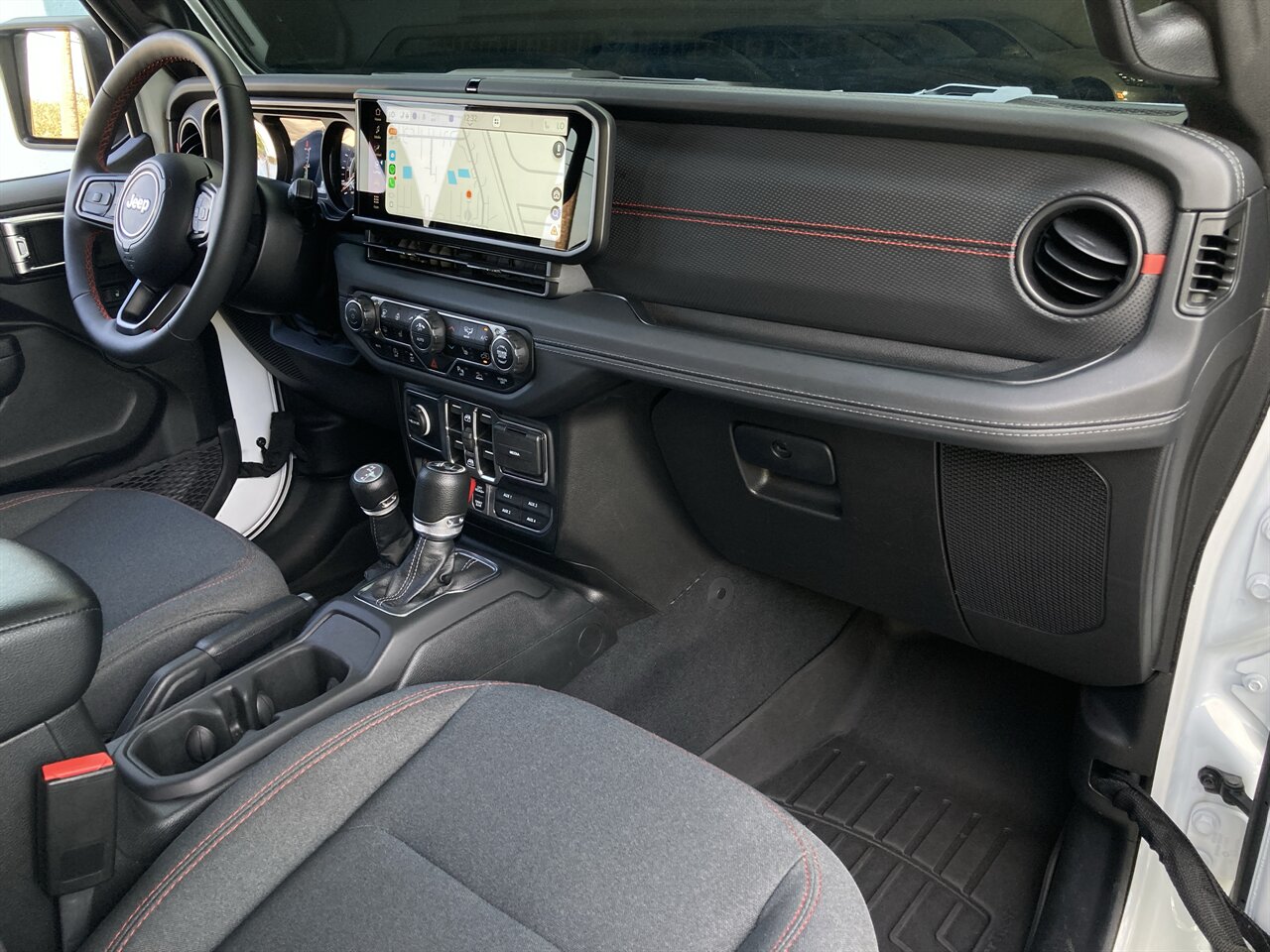 2024 Jeep Wrangler Rubicon   - Photo 23 - Stuart, FL 34997