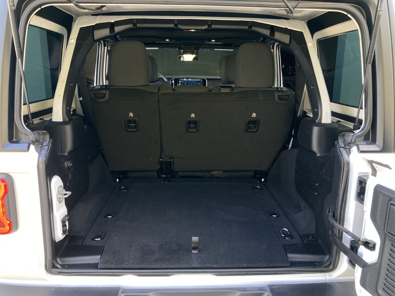 2024 Jeep Wrangler Rubicon   - Photo 37 - Stuart, FL 34997