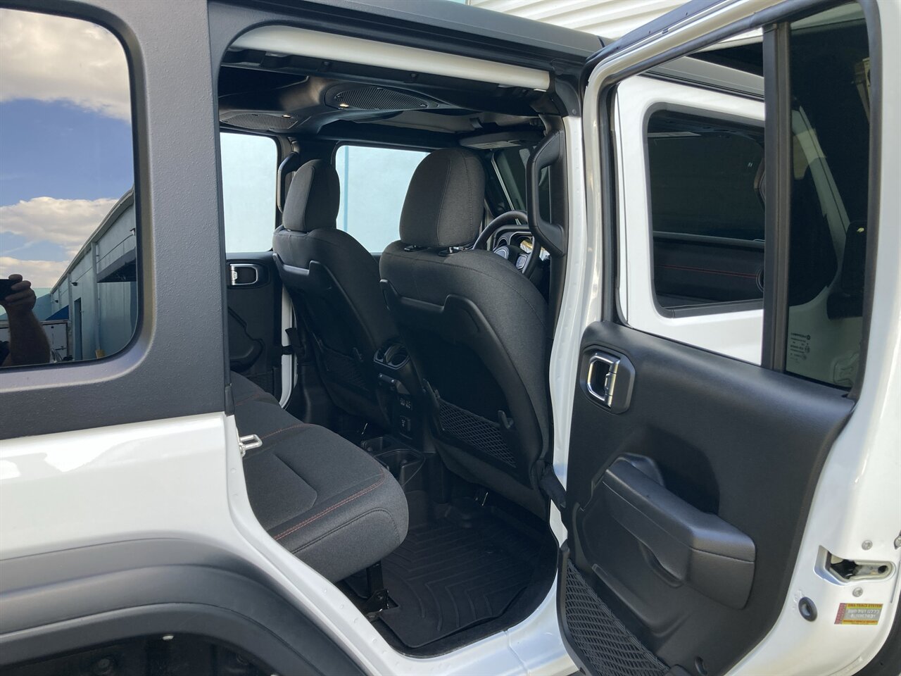2024 Jeep Wrangler Rubicon   - Photo 19 - Stuart, FL 34997