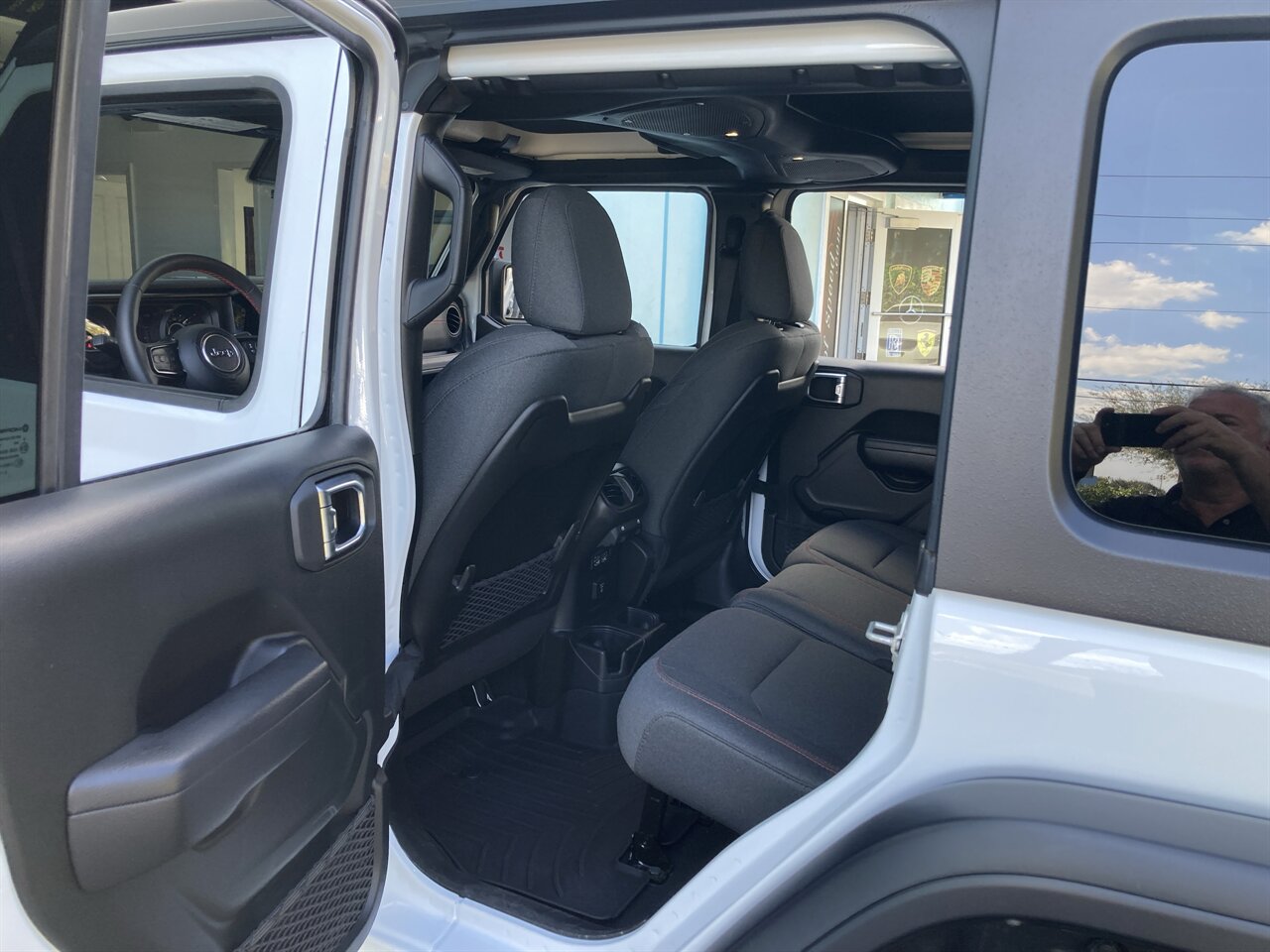 2024 Jeep Wrangler Rubicon   - Photo 16 - Stuart, FL 34997