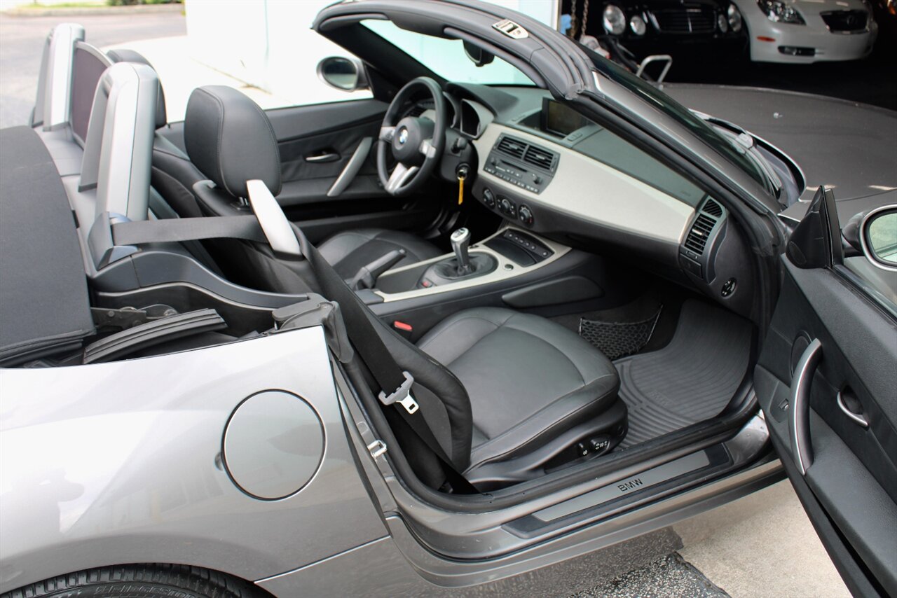 2005 BMW Z4 3.0i   - Photo 17 - Stuart, FL 34997