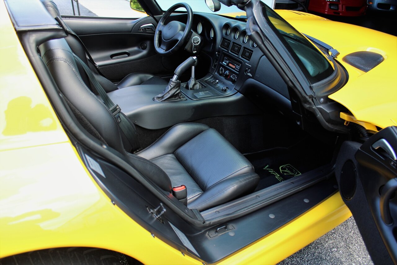 2002 Dodge Viper RT/10   - Photo 17 - Stuart, FL 34997