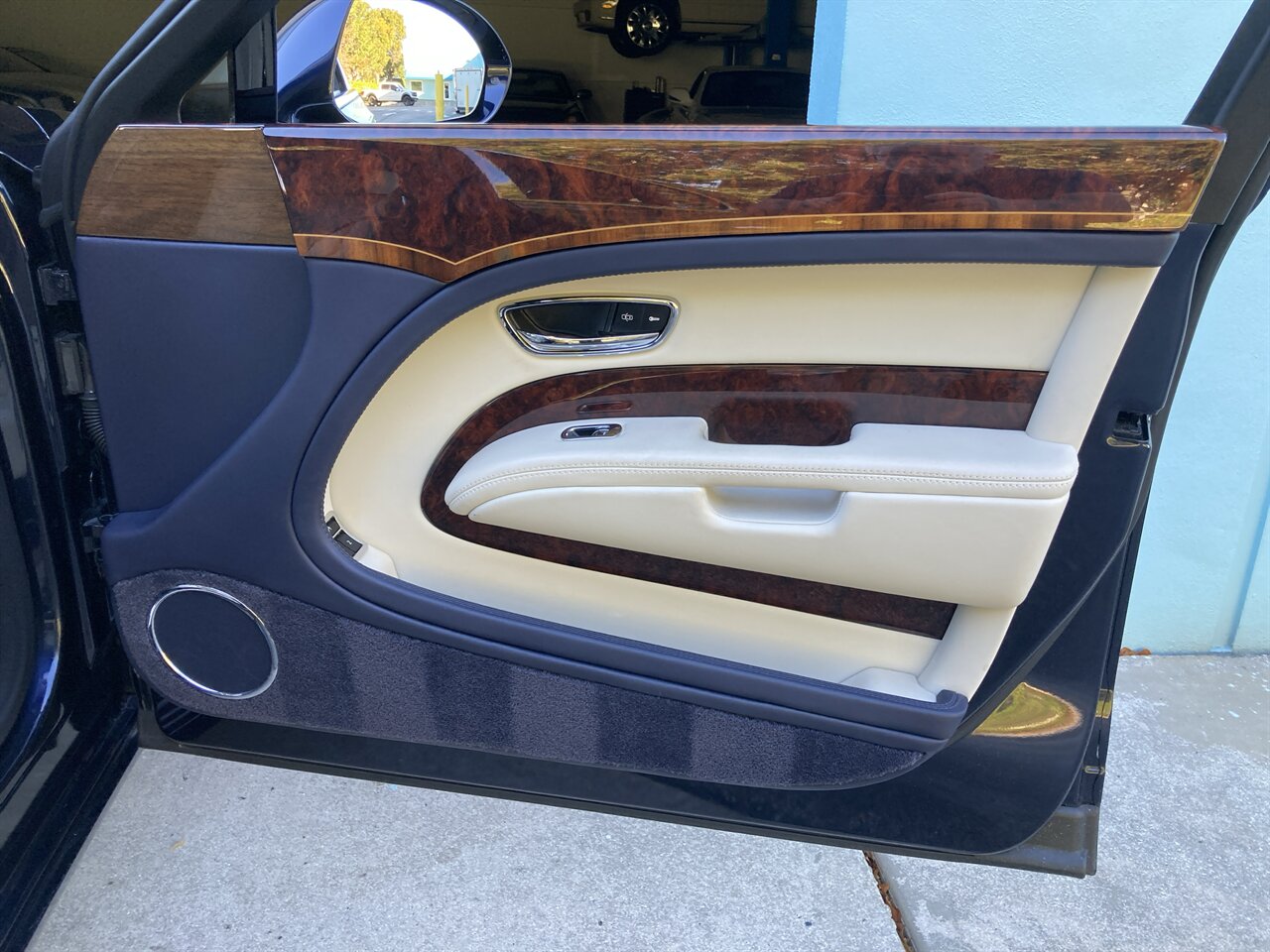 2016 Bentley Mulsanne   - Photo 43 - Stuart, FL 34997