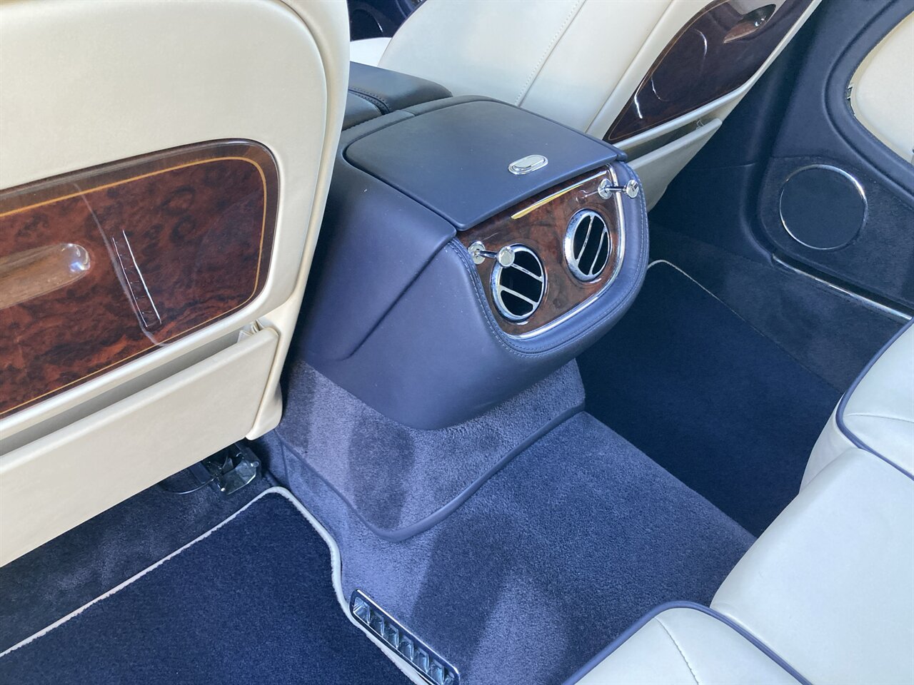 2016 Bentley Mulsanne   - Photo 38 - Stuart, FL 34997