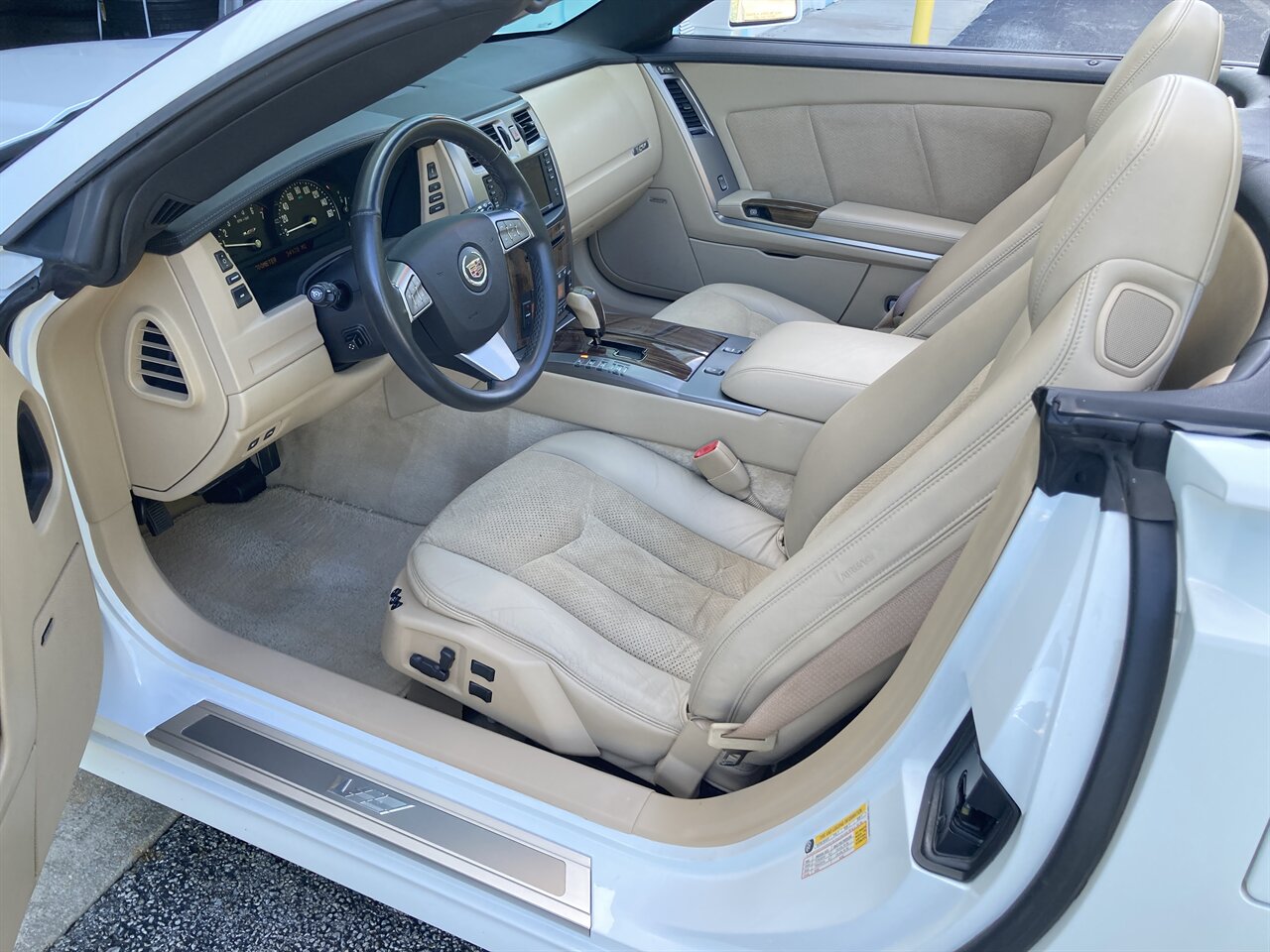 2008 Cadillac XLR-V   - Photo 14 - Stuart, FL 34997