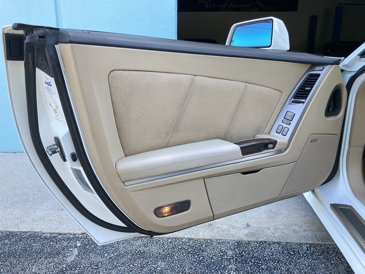 2008 Cadillac XLR-V   - Photo 28 - Stuart, FL 34997