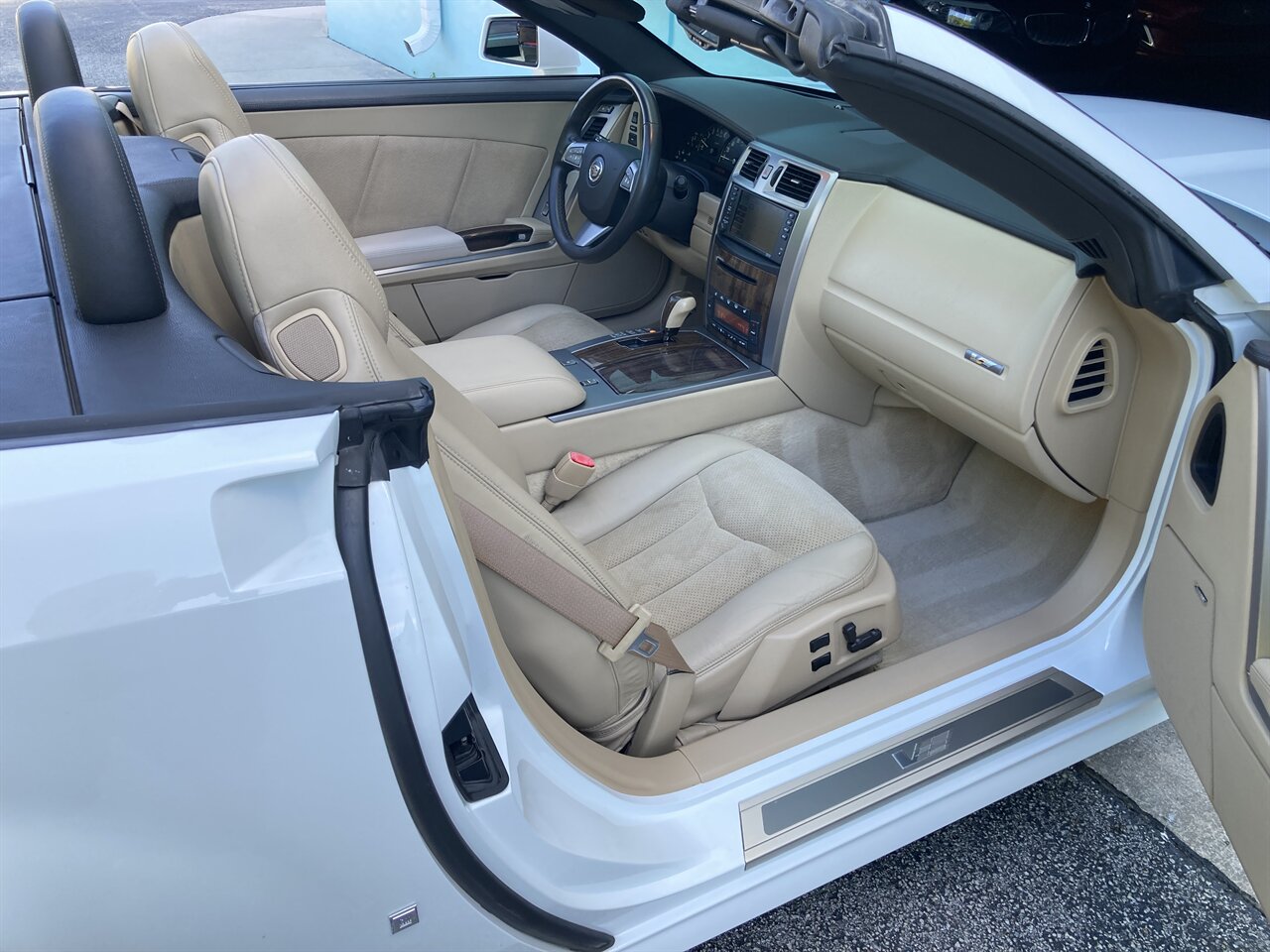 2008 Cadillac XLR-V   - Photo 17 - Stuart, FL 34997