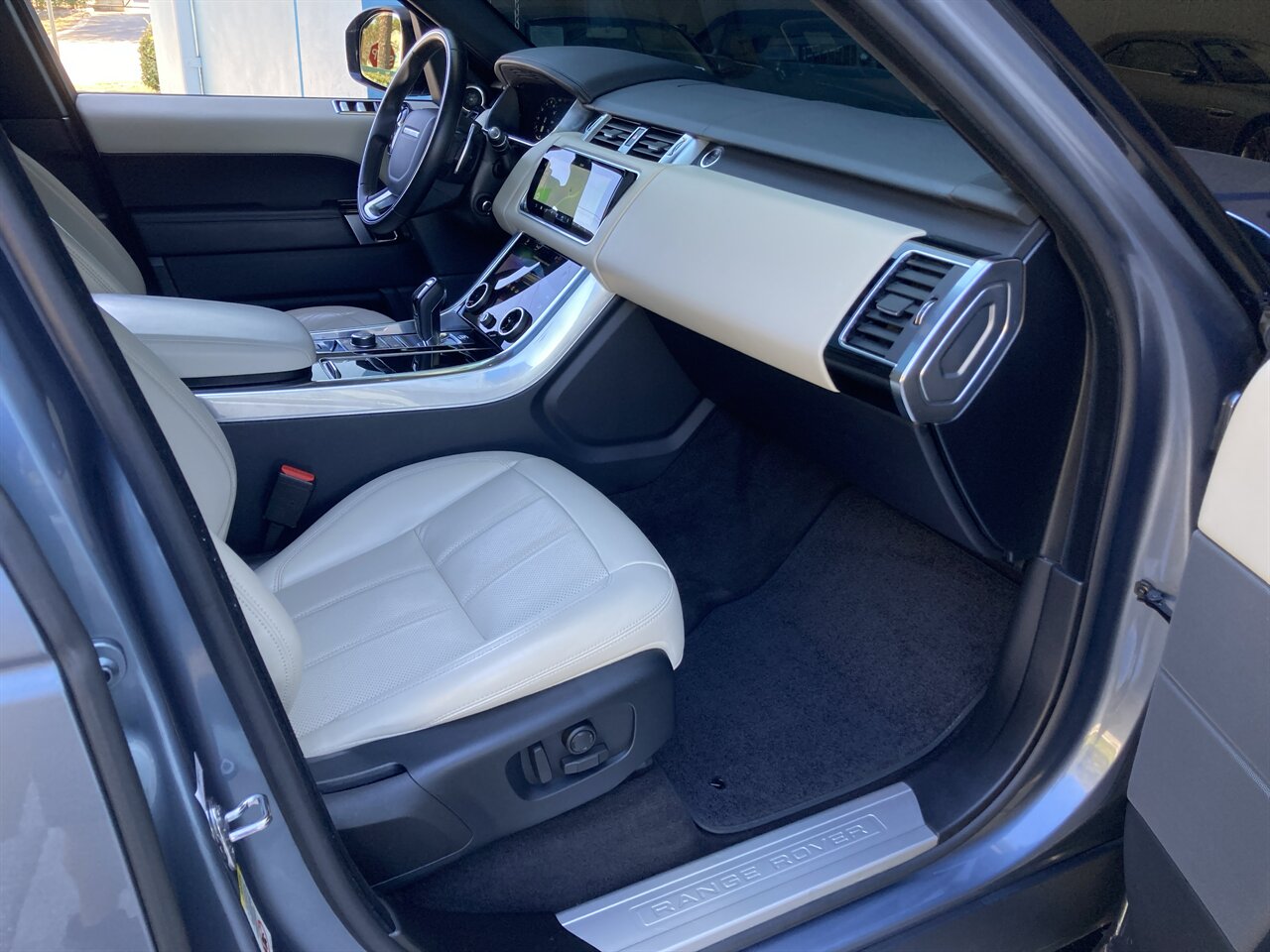 2019 Land Rover Range Rover Sport Supercharged Dynamic - Photo 21 - Stuart, FL 34997