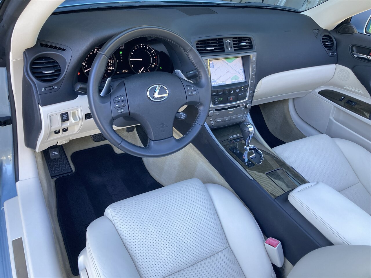 2010 Lexus IS 350C   - Photo 18 - Stuart, FL 34997