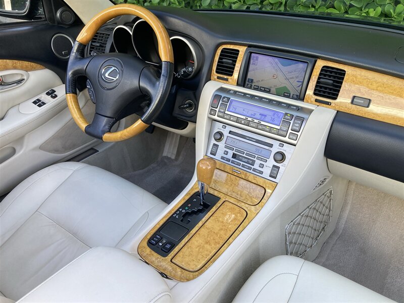 2005 Lexus SC 430  