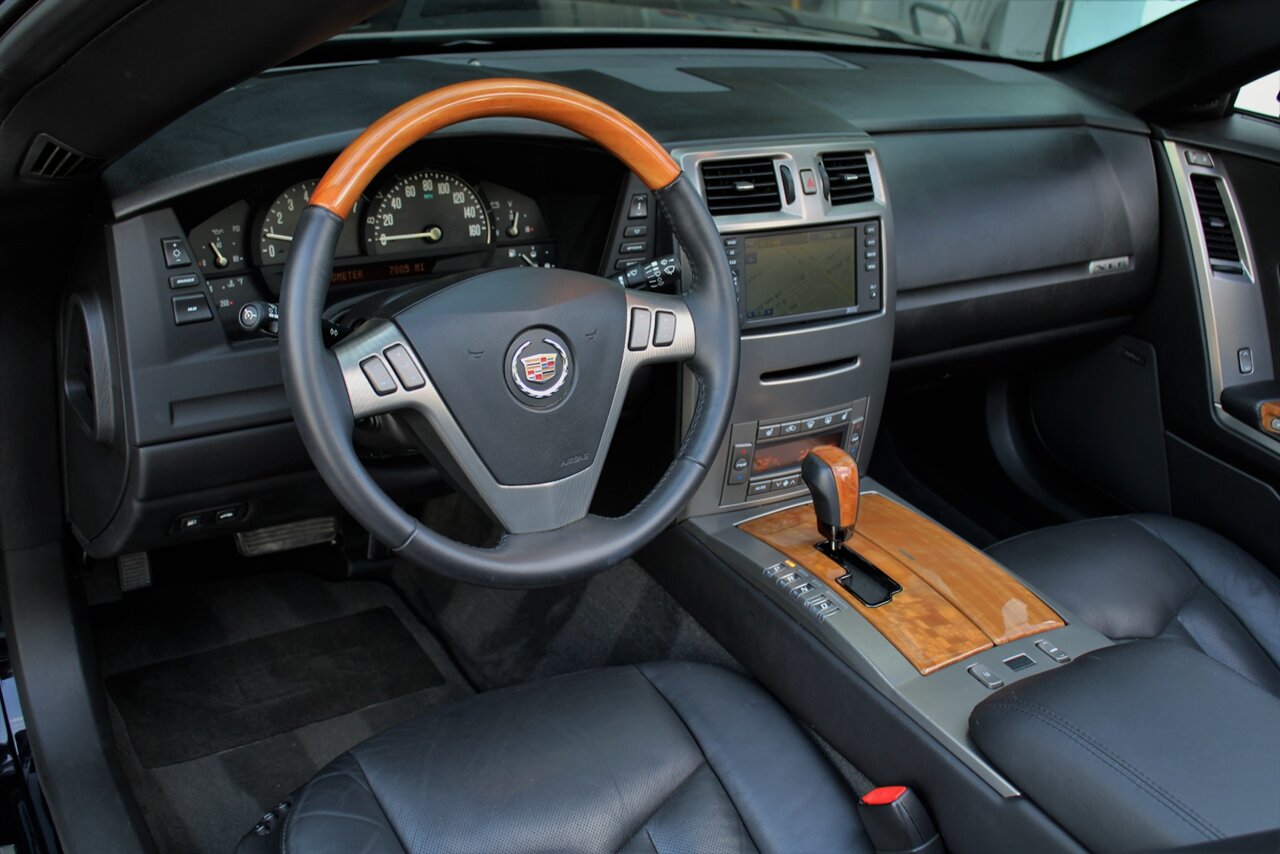 2005 Cadillac XLR   - Photo 16 - Stuart, FL 34997