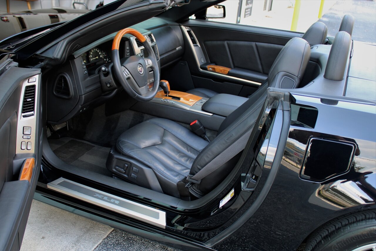 2005 Cadillac XLR   - Photo 12 - Stuart, FL 34997