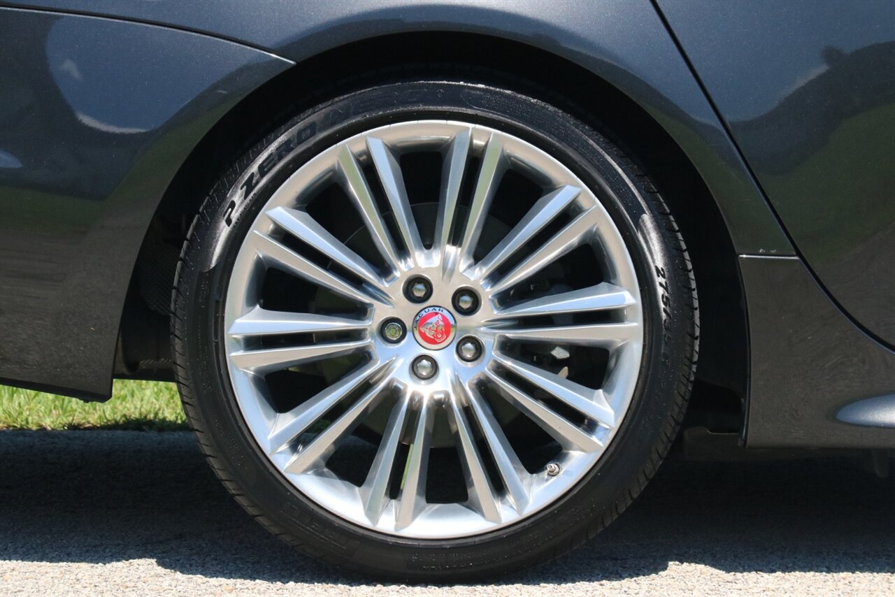 2017 Jaguar XJ R-Sport - Photo 43 - Stuart, FL 34997