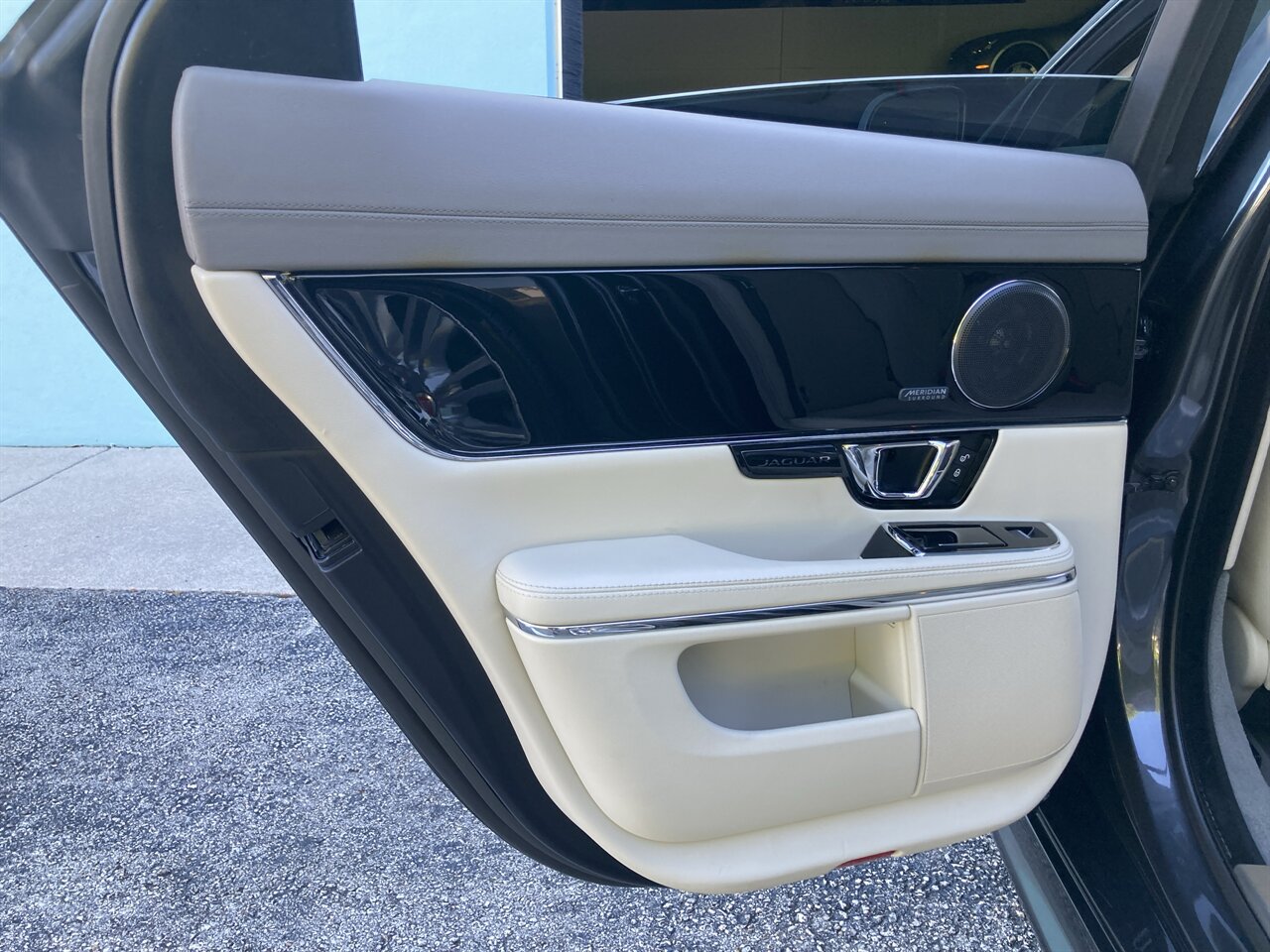 2017 Jaguar XJ R-Sport - Photo 34 - Stuart, FL 34997