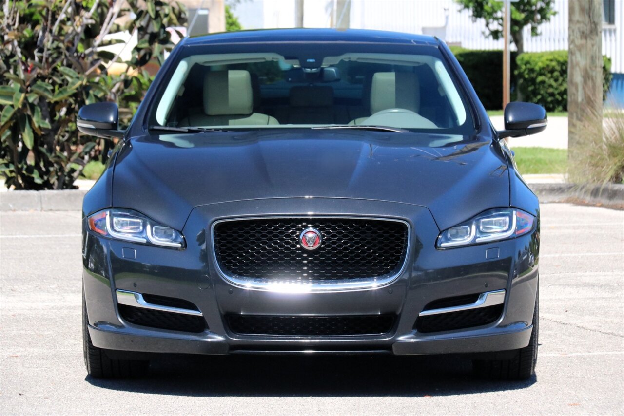 2017 Jaguar XJ R-Sport - Photo 8 - Stuart, FL 34997