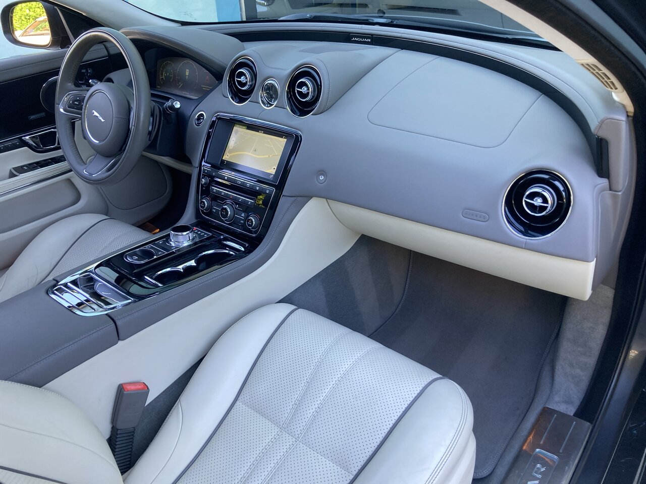 2017 Jaguar XJ R-Sport - Photo 23 - Stuart, FL 34997