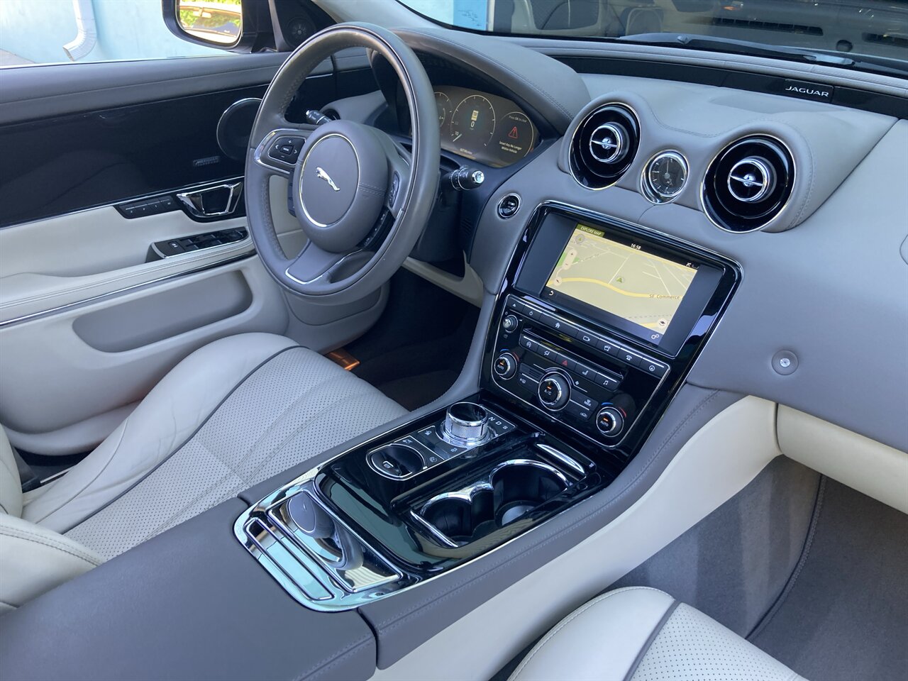 2017 Jaguar XJ R-Sport - Photo 2 - Stuart, FL 34997