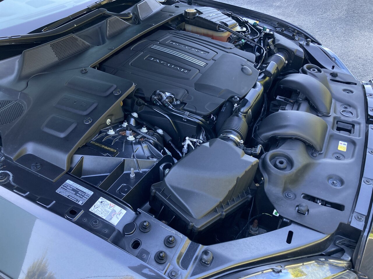 2017 Jaguar XJ R-Sport - Photo 40 - Stuart, FL 34997
