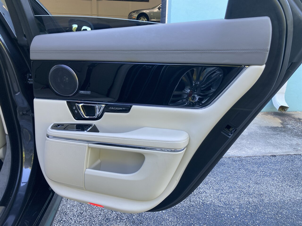 2017 Jaguar XJ R-Sport - Photo 35 - Stuart, FL 34997