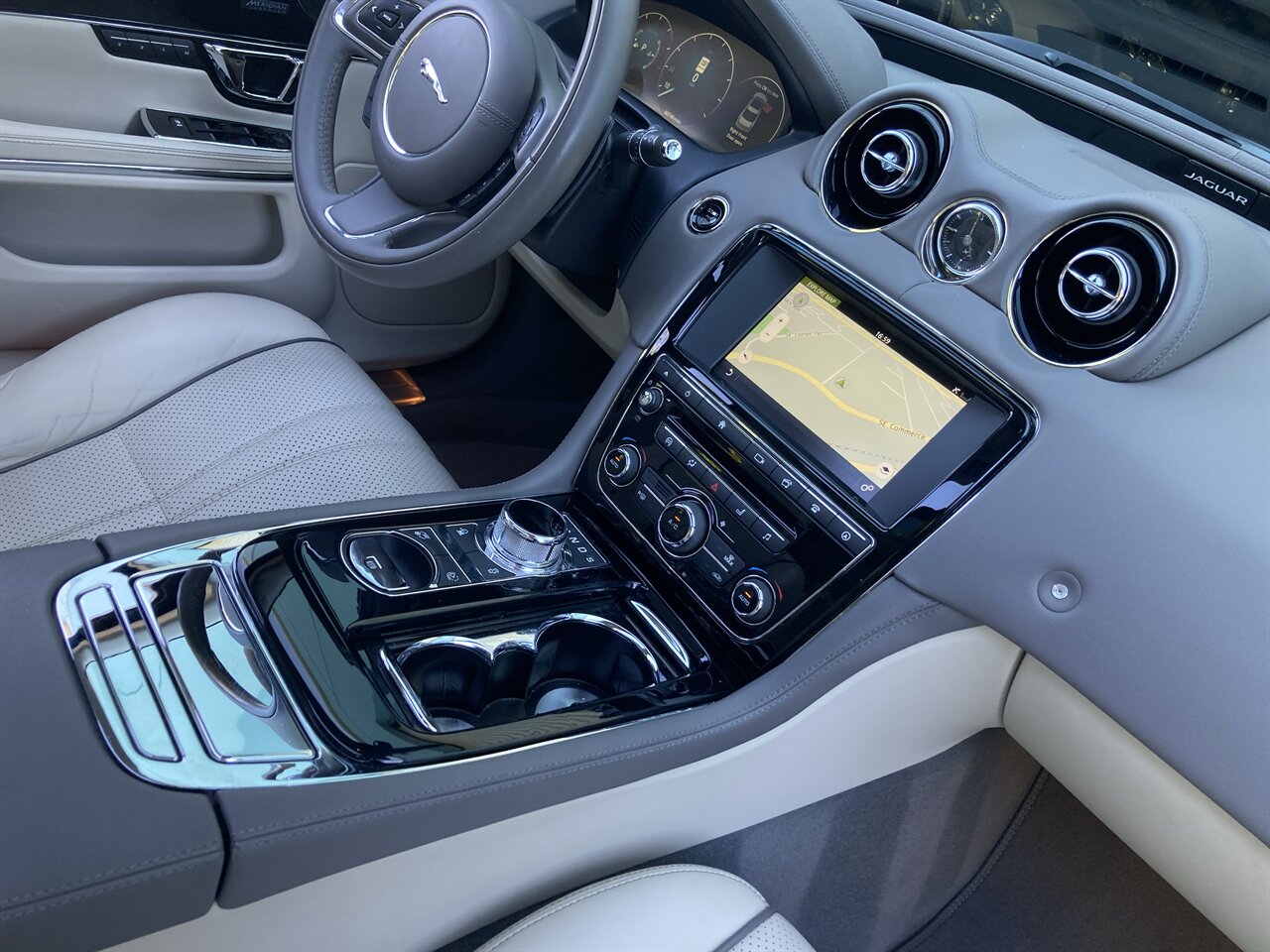 2017 Jaguar XJ R-Sport - Photo 31 - Stuart, FL 34997