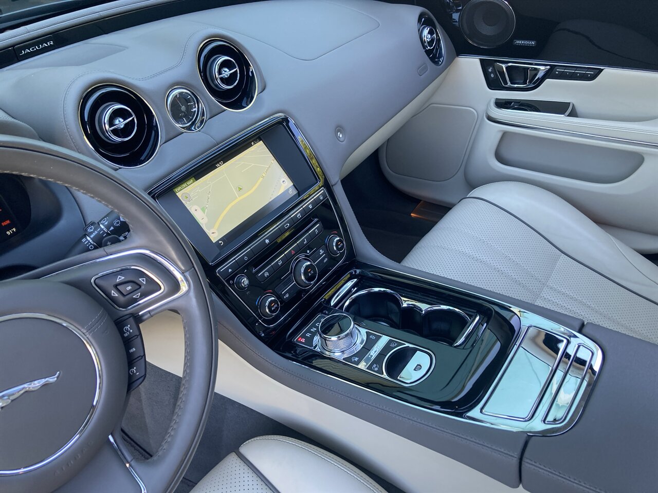 2017 Jaguar XJ R-Sport - Photo 26 - Stuart, FL 34997