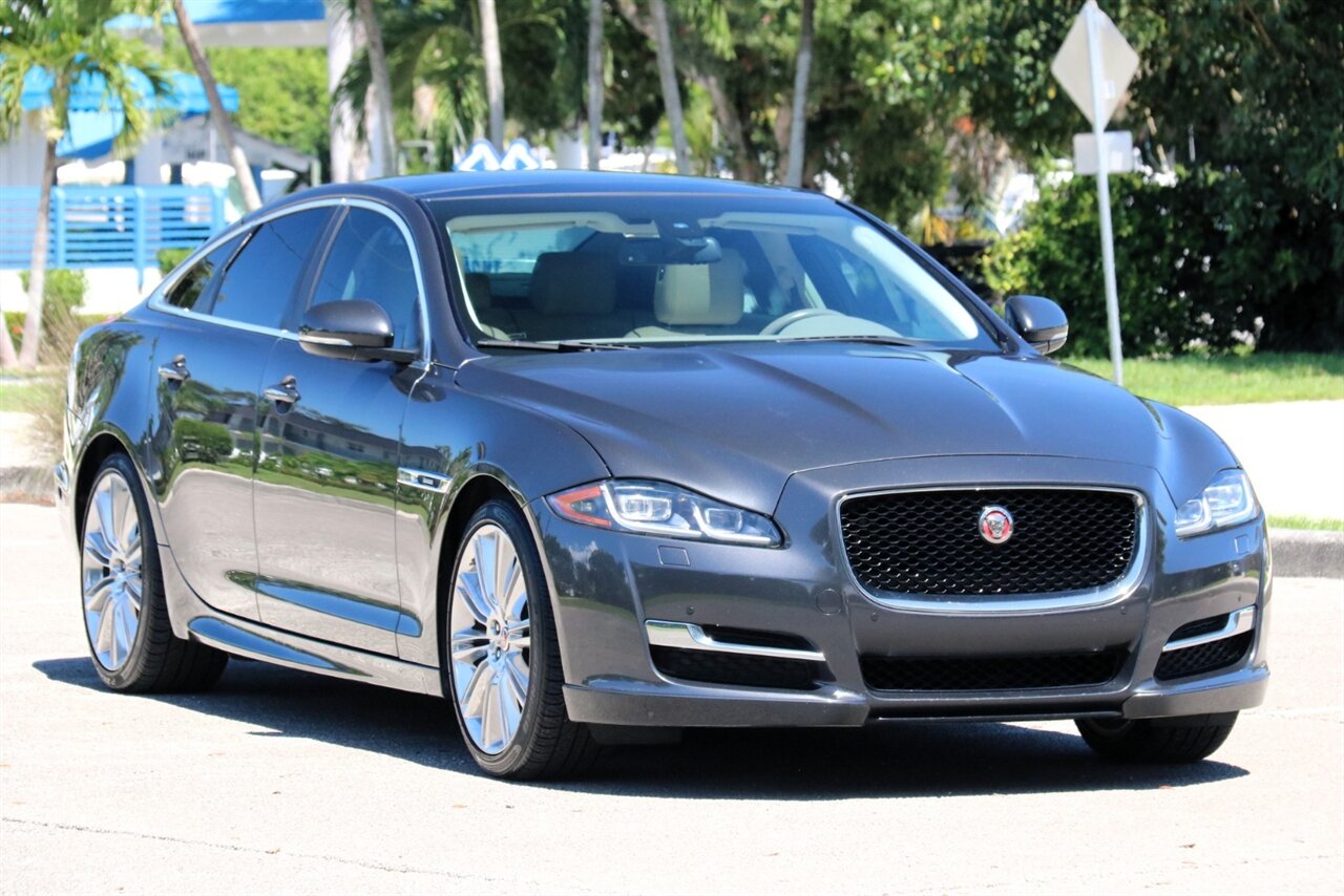 2017 Jaguar XJ R-Sport - Photo 10 - Stuart, FL 34997