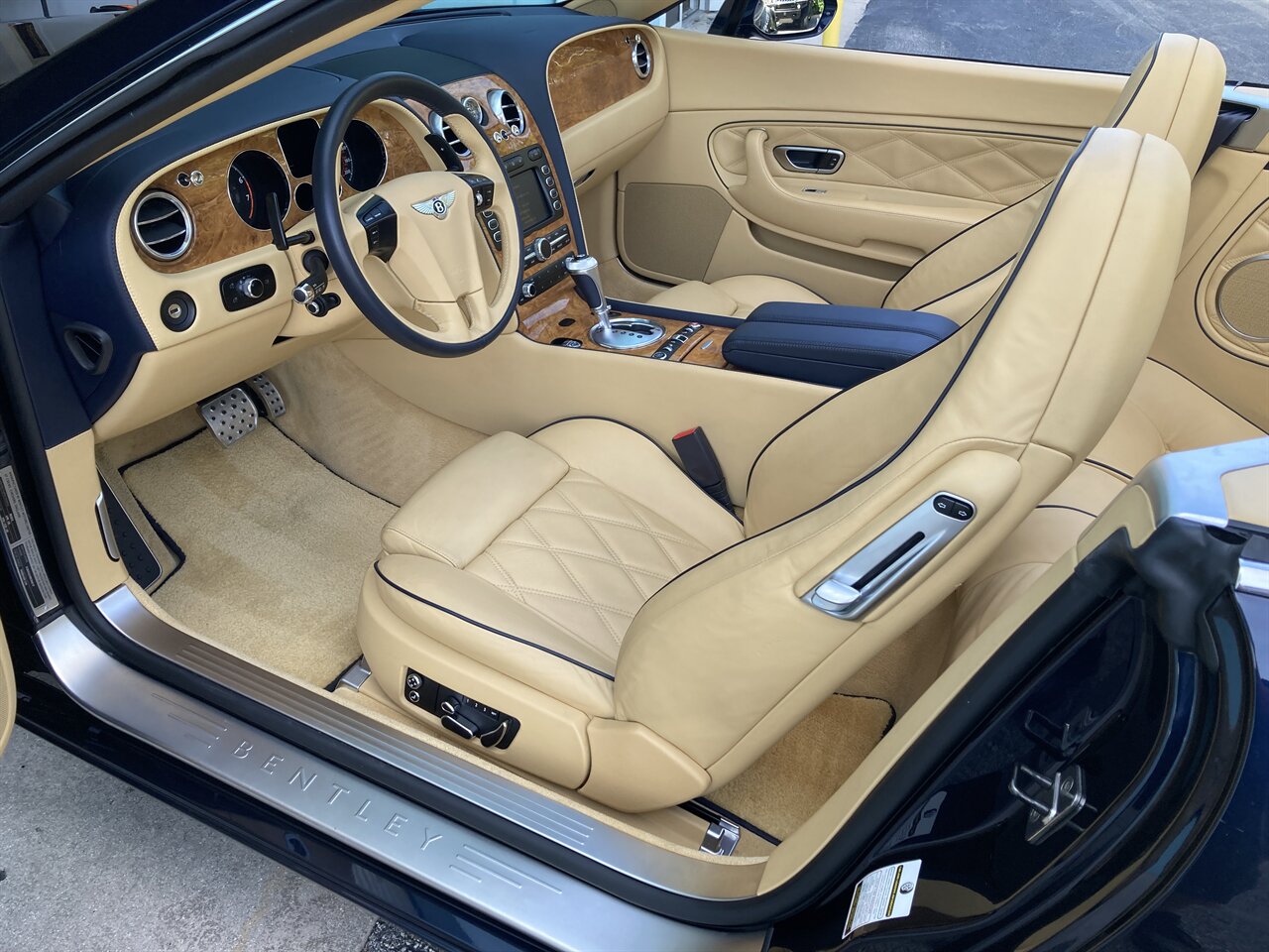 2011 Bentley Continental GTC Mulliner   - Photo 14 - Stuart, FL 34997