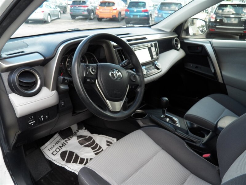 2013 Toyota RAV4 XLE AWD - Photo 8 - Mishawaka, IN 46545