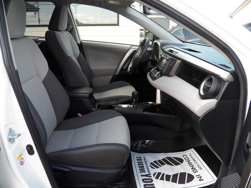 2013 Toyota RAV4 XLE AWD - Photo 12 - Mishawaka, IN 46545