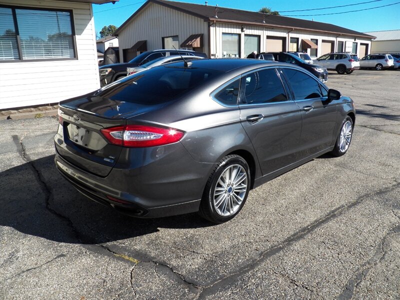 2015 Ford Fusion SE AWD - Photo 4 - Mishawaka, IN 46545