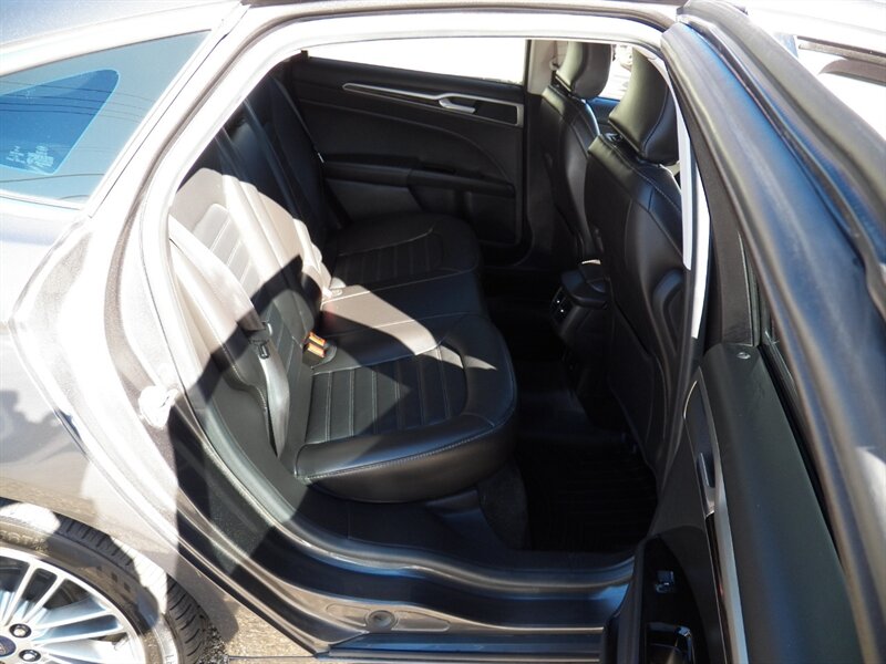 2015 Ford Fusion SE AWD - Photo 12 - Mishawaka, IN 46545
